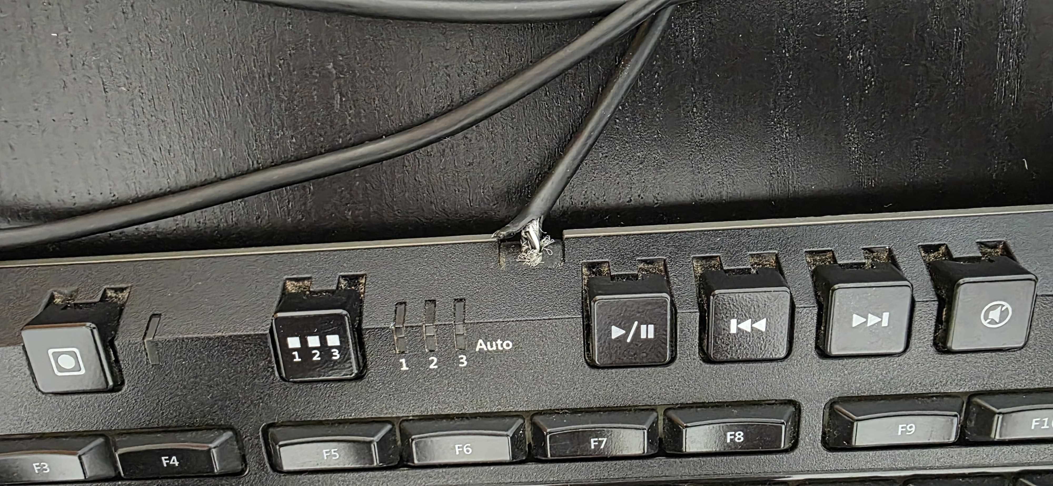 Teclado Microsoft Sidewinder X6 com NumPad