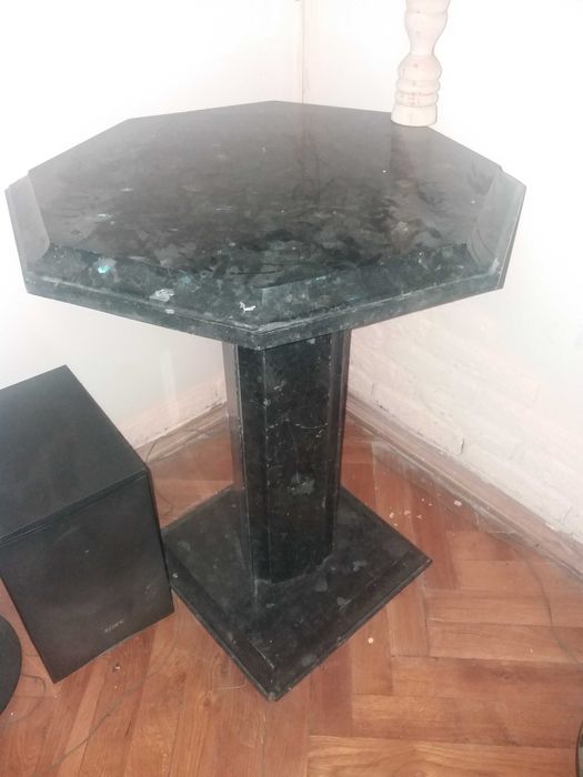 Столик  размеры 400 х 720 х 600 разборной 3 части