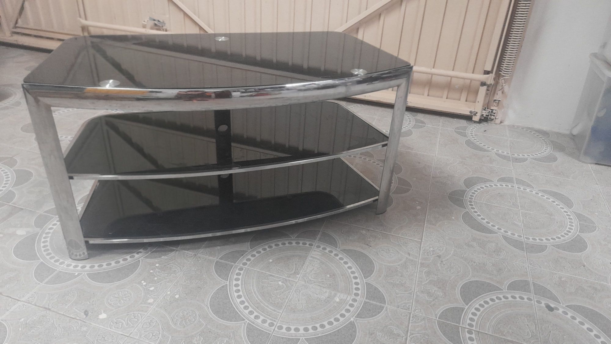Mesa TV em vidro e Inox