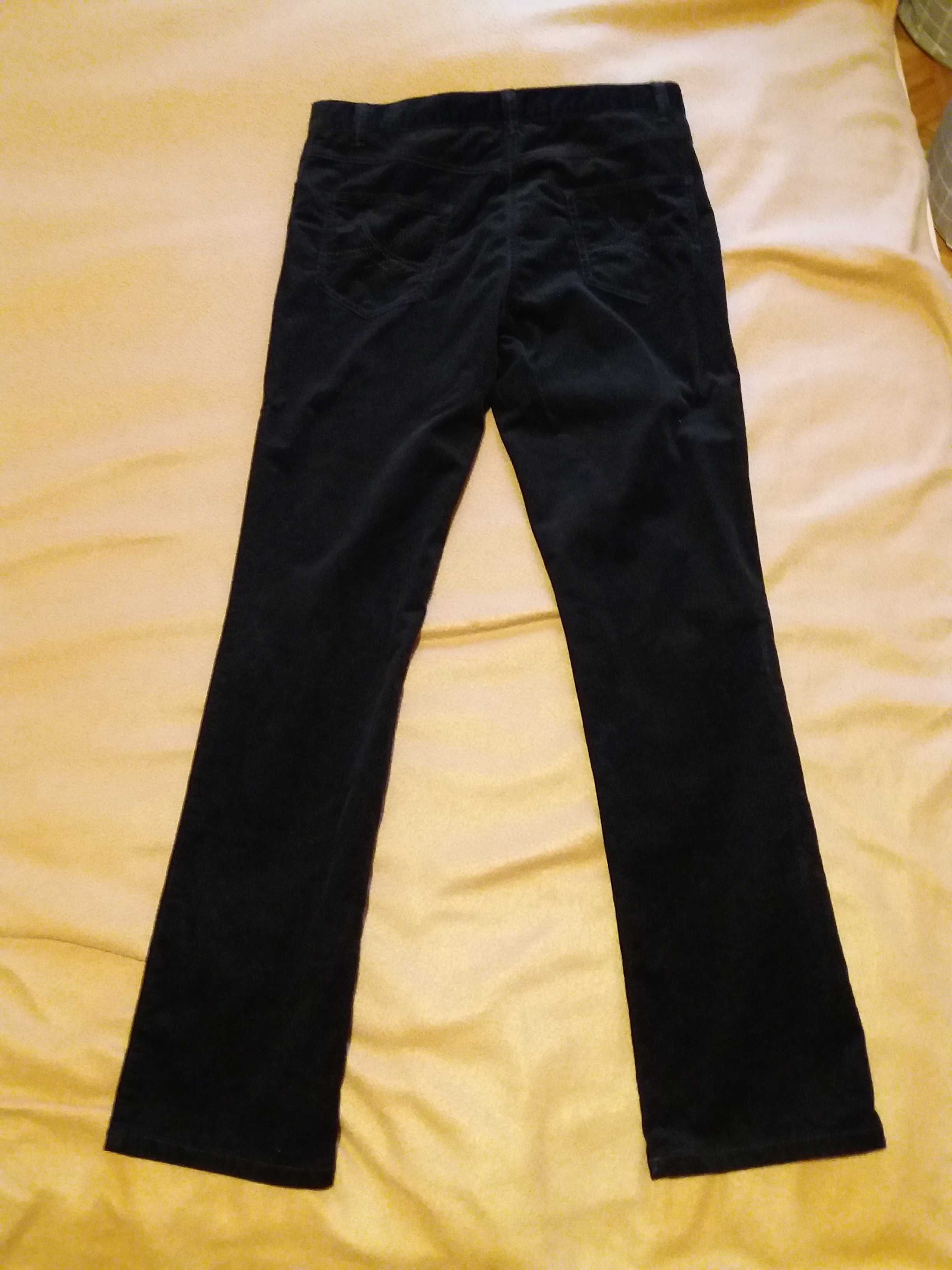 Czarne spodnie sztruksowe prosta nogawka wyższy stan 40 L