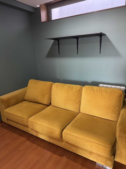 Sofá 3 lugares amarelo