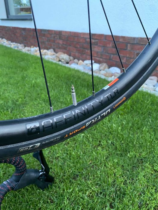 Rower szosowy Trek Domane SL5 Carbon stan bdb koła karbonowe 56 cm