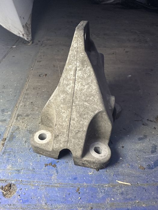 Кронштейн двигуна (2 шт) Jaguar XF