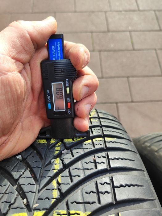 215/60/17 Good Year 2022