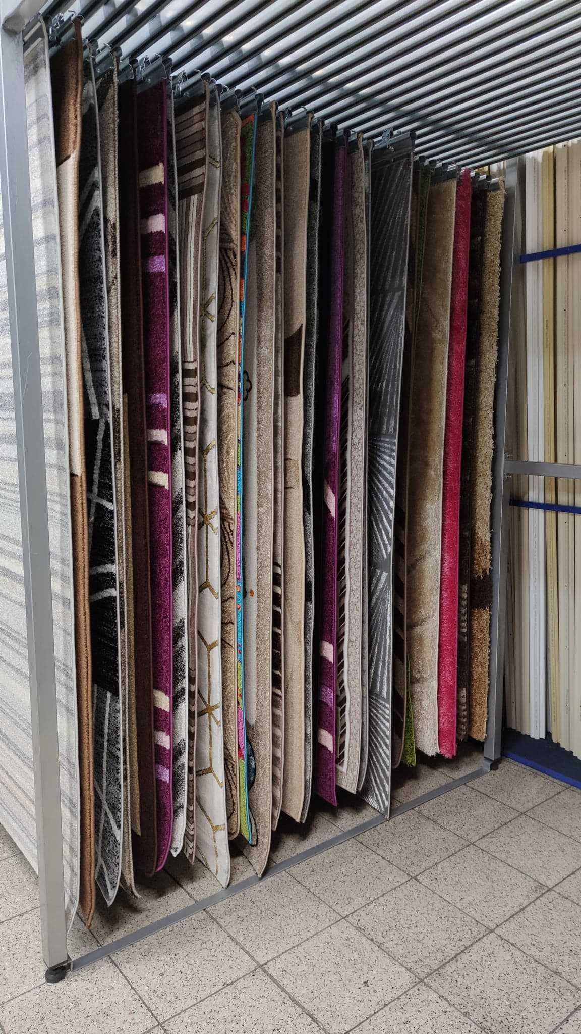 Ekspozytor dywanów, szafa na dywany 1,6x2,3