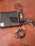 Xbox 360 larga  com comando e mais 7 jogos