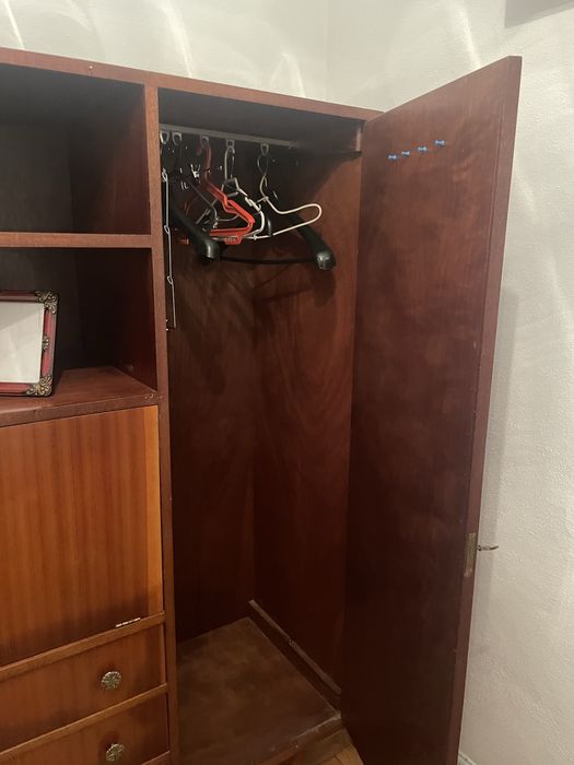 Móvel de Quarto com Roupeiro