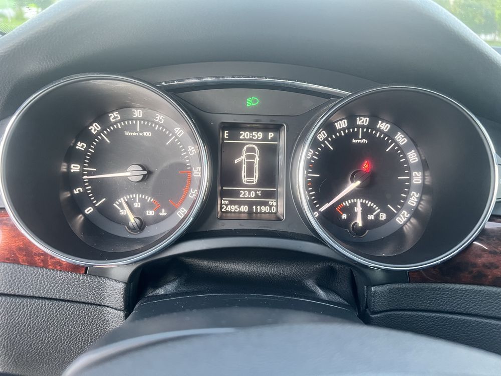 SKODA Superb Combi 2.0 TDI Elegance DSG
