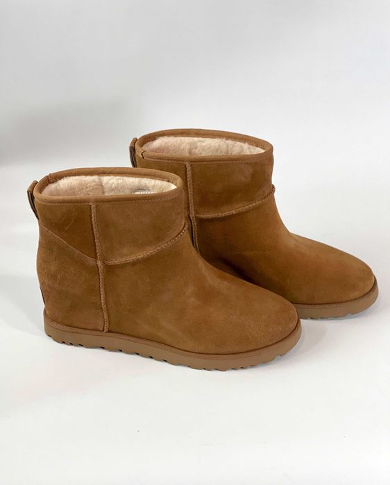 Жіночі зимові чоботи UGG Classic Femme 43 розмір