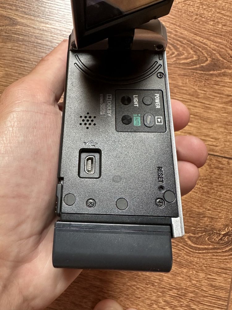 Продам видеокамеру Sony DCR-SX45E.