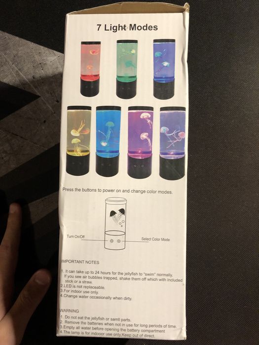 Lampka led imitujaca akwarium z meduzami