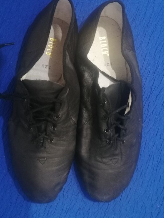 Продам туфли для занятий танцами и спортом. Кожа.