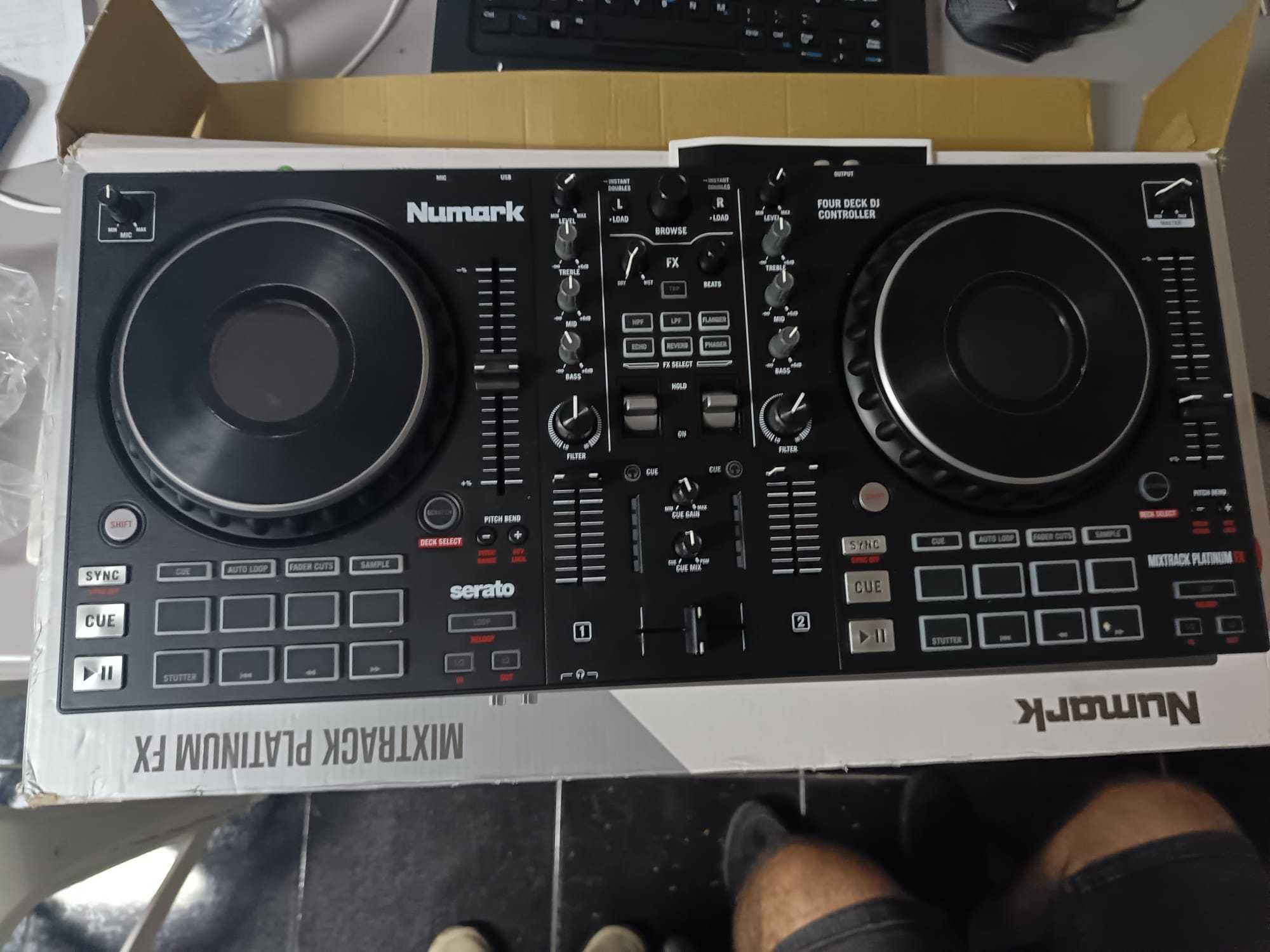 Numark MixTrack Platinum FX