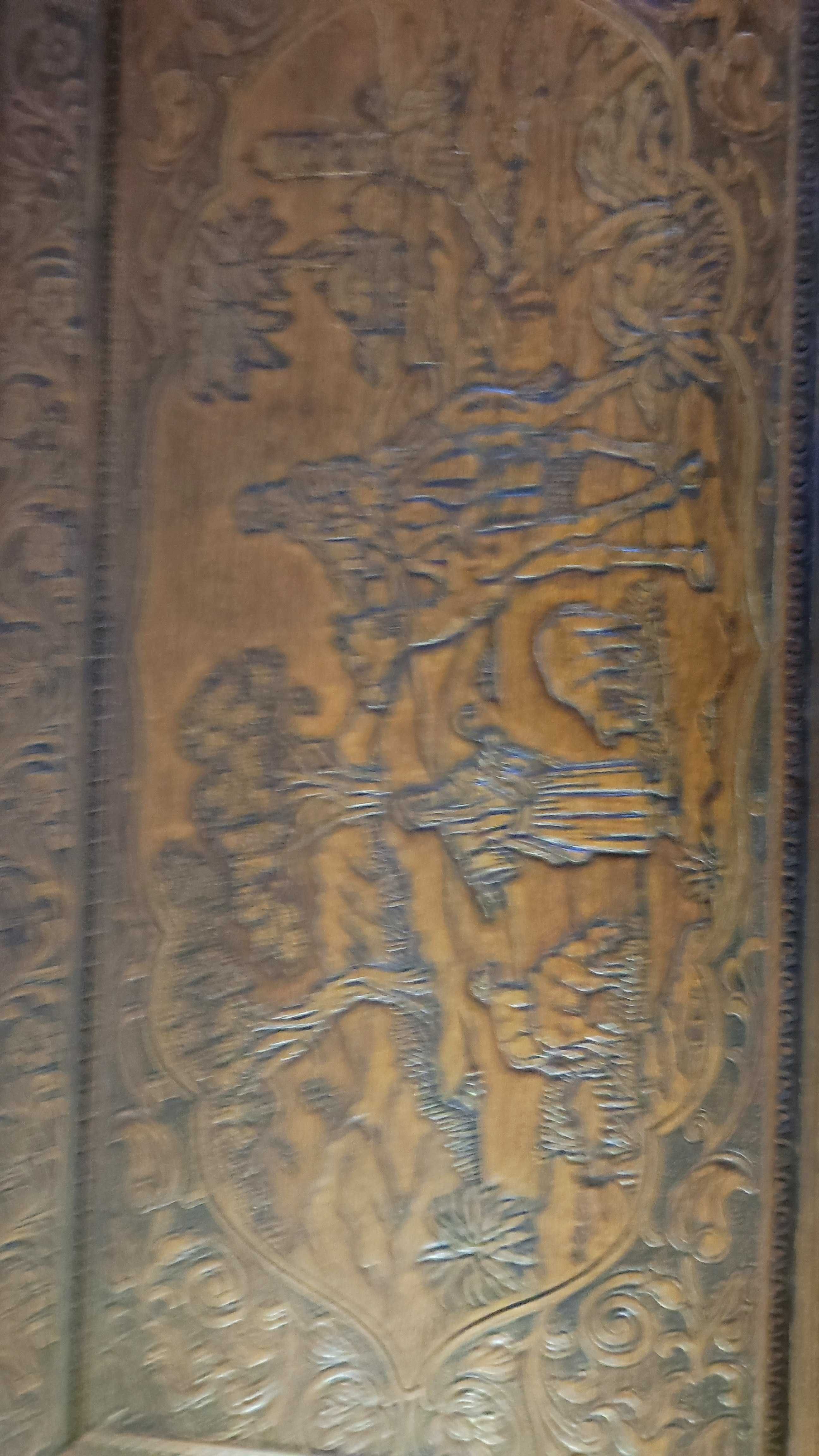 Arca em madeira maciça
