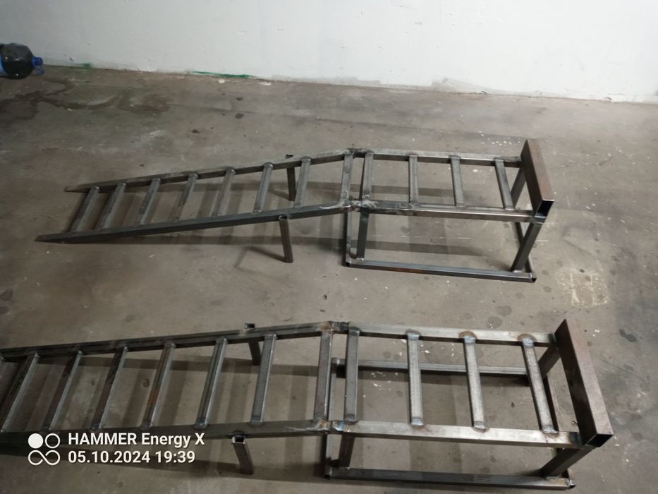 Najazdy samochodowe z wyciąganą drabinką