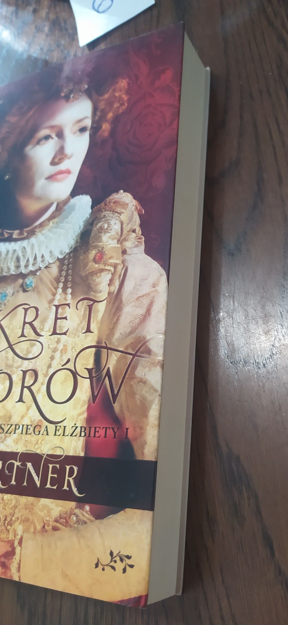 Sekret Tudorów C. W. Gortner