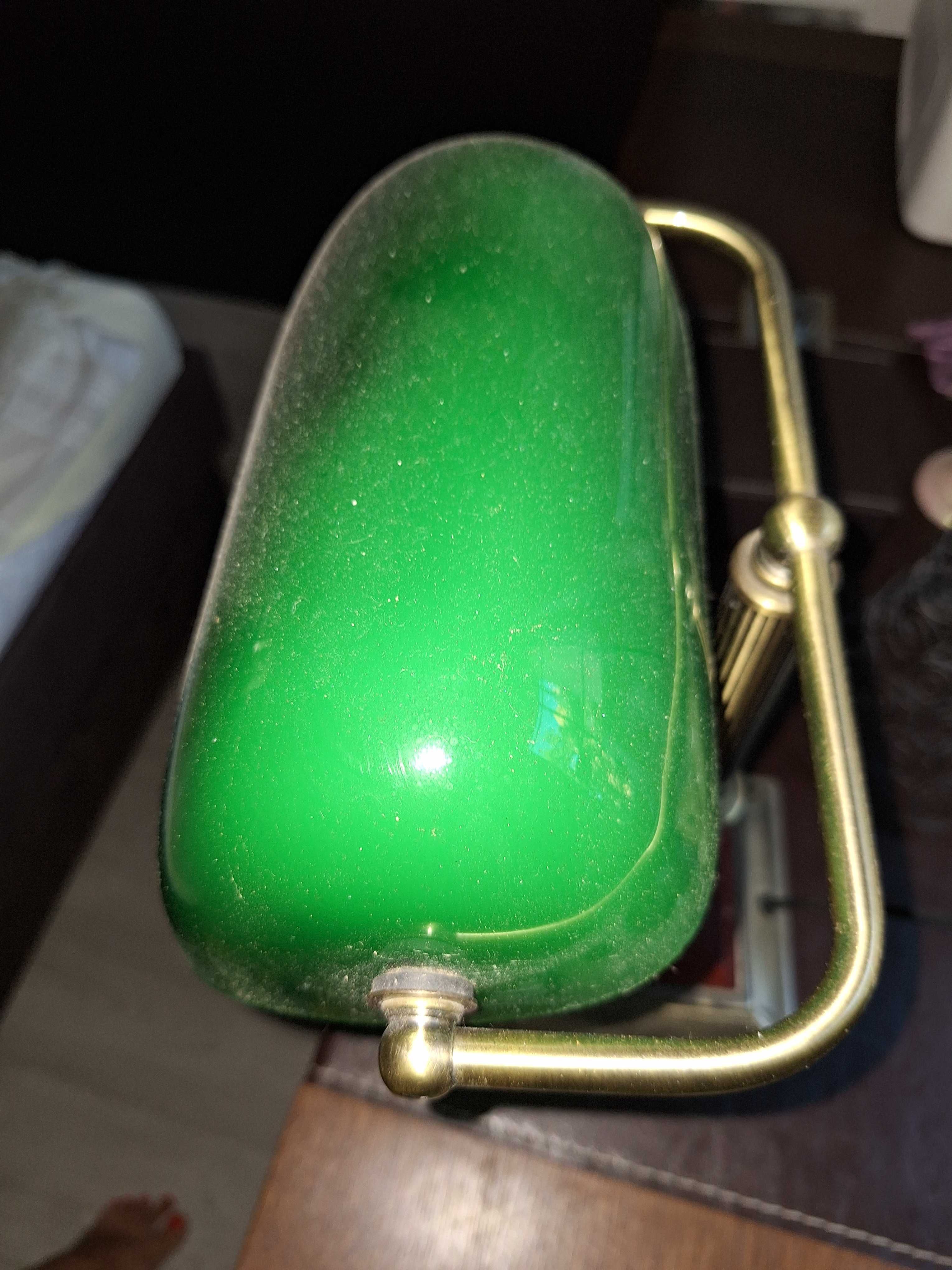 Lampka nocna zielony klosz stylizowana.