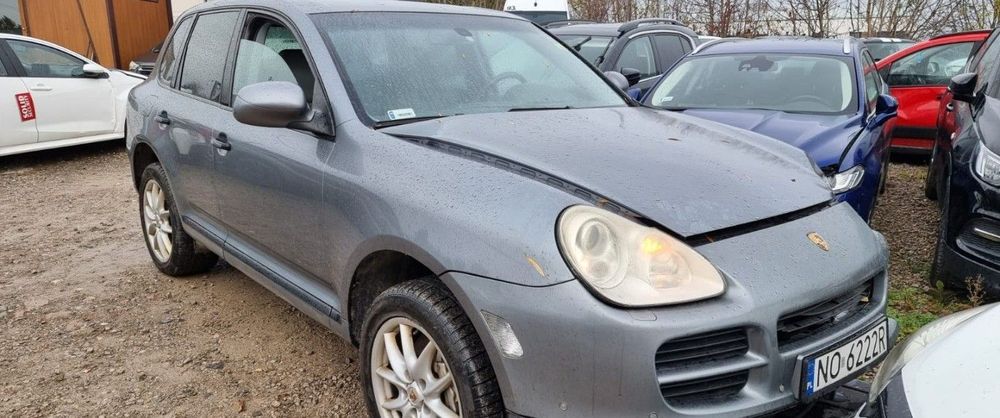 Porsche Cayenne 2006r, 4.5 LPG. AUTOMAT, 4x4. Lekko uszkodzony lewy przód. Jeździ.