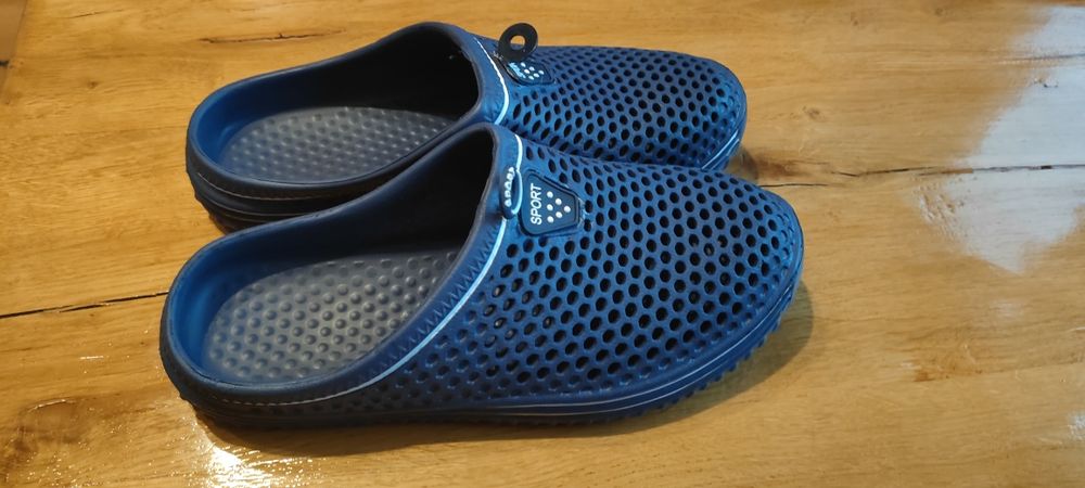 Nowe lekkie piankowe klapki rozmiar 39