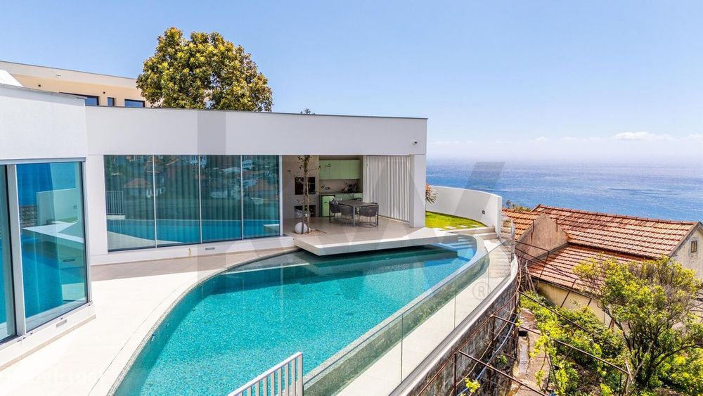 Moradia de Luxo T4 com Vista de Oceano em São Gonçalo, Funchal