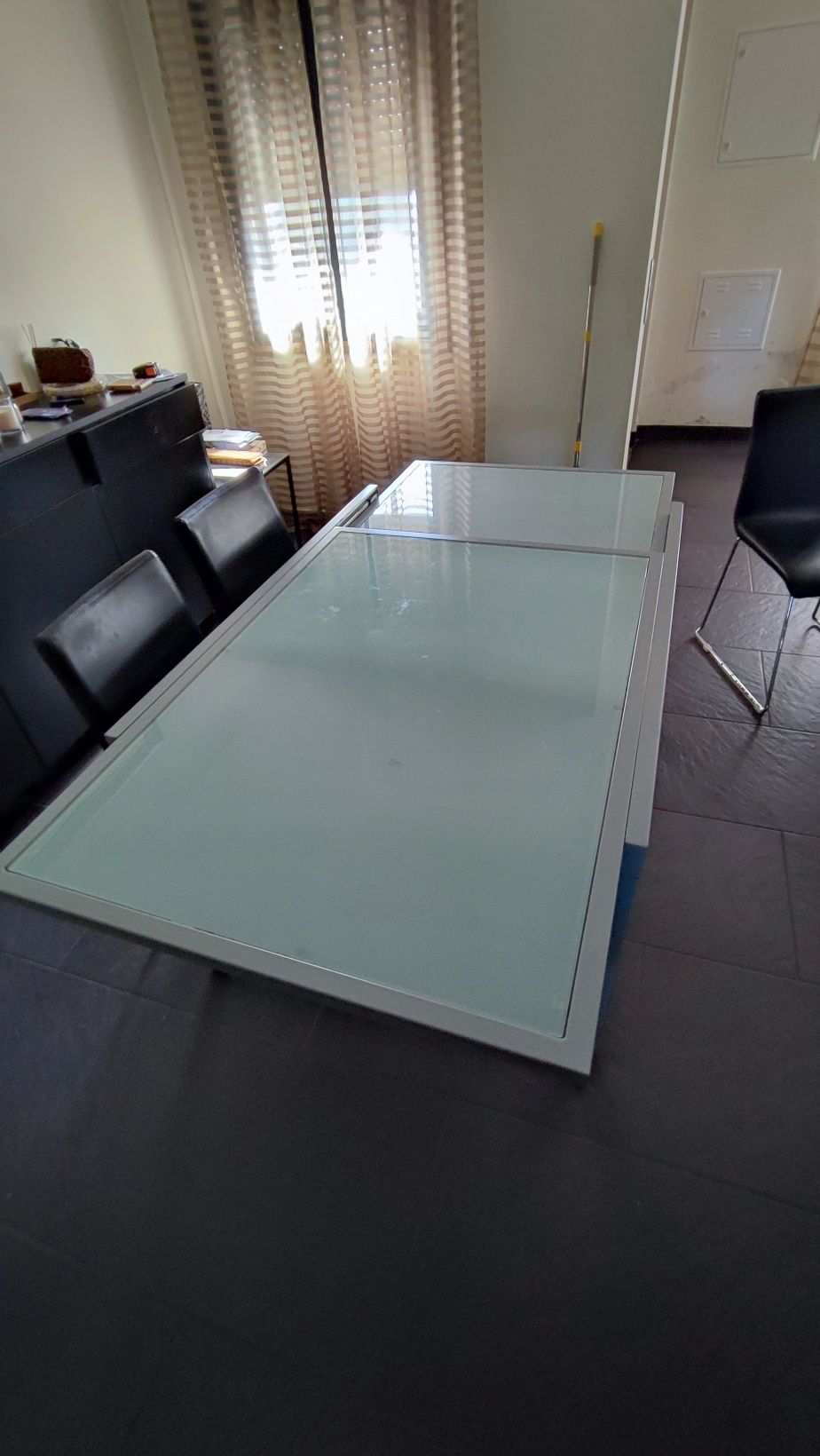 Mesa extensível em ferro cinzenta