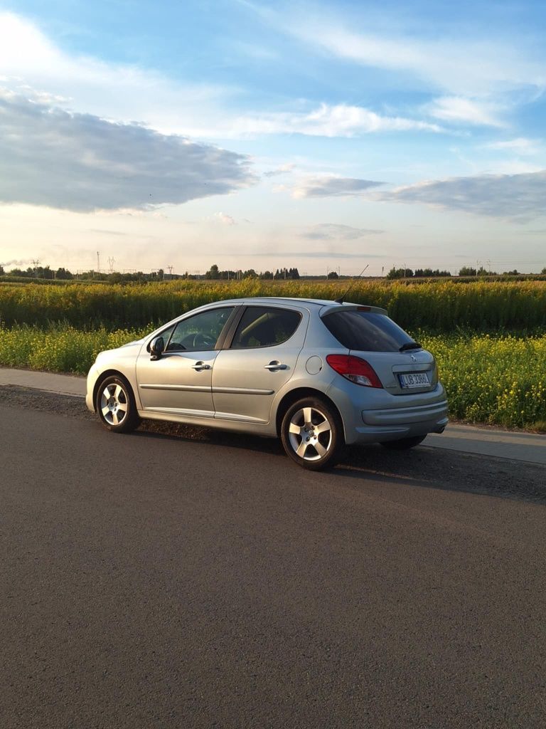Peugot 207 polift