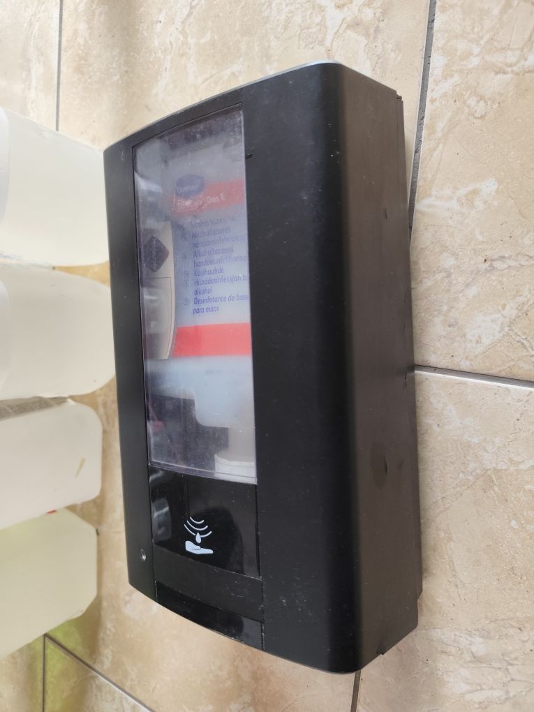Dispensador de álcool gel com 5 garrafas