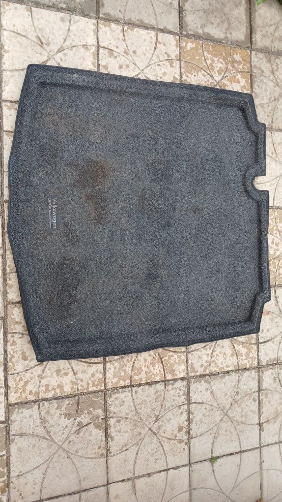 Продам оригінальний коврик в багажник Фольксваген Джетта