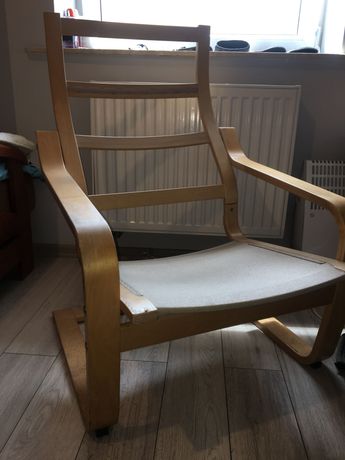 drewniane krzesło do domku