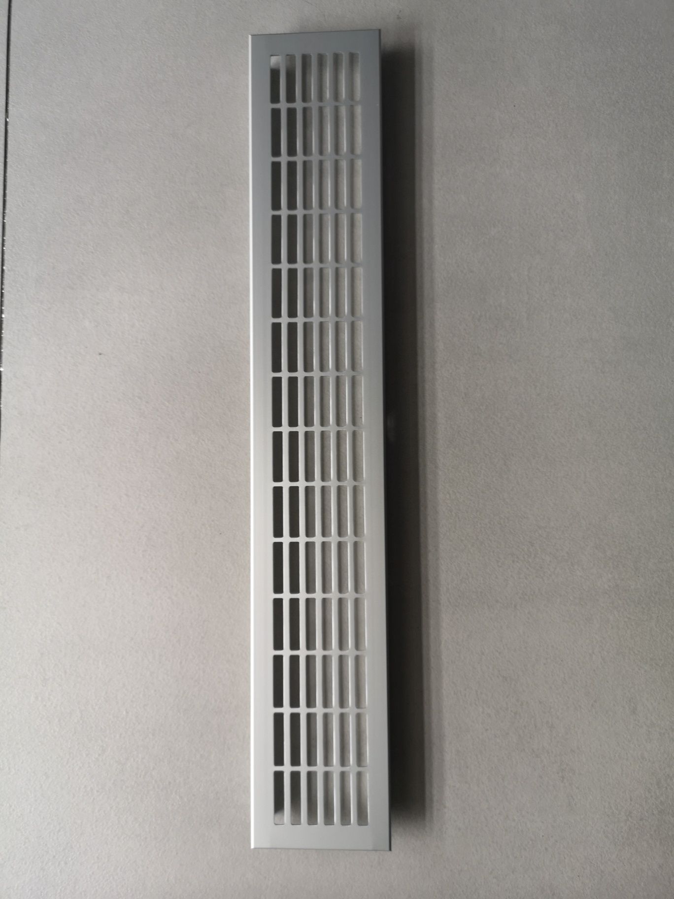 Kratka wentylacyjna aluminiowa Nowa