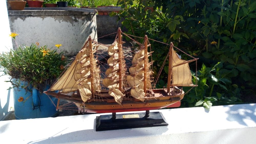 Troféu barco madeira miniatura