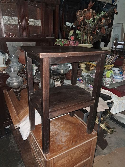 Mesinha de apoio em madeira