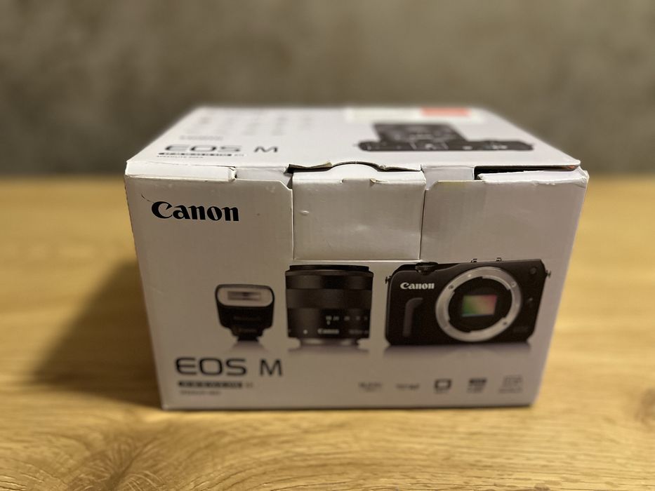 Canon EOS M + великий комплект