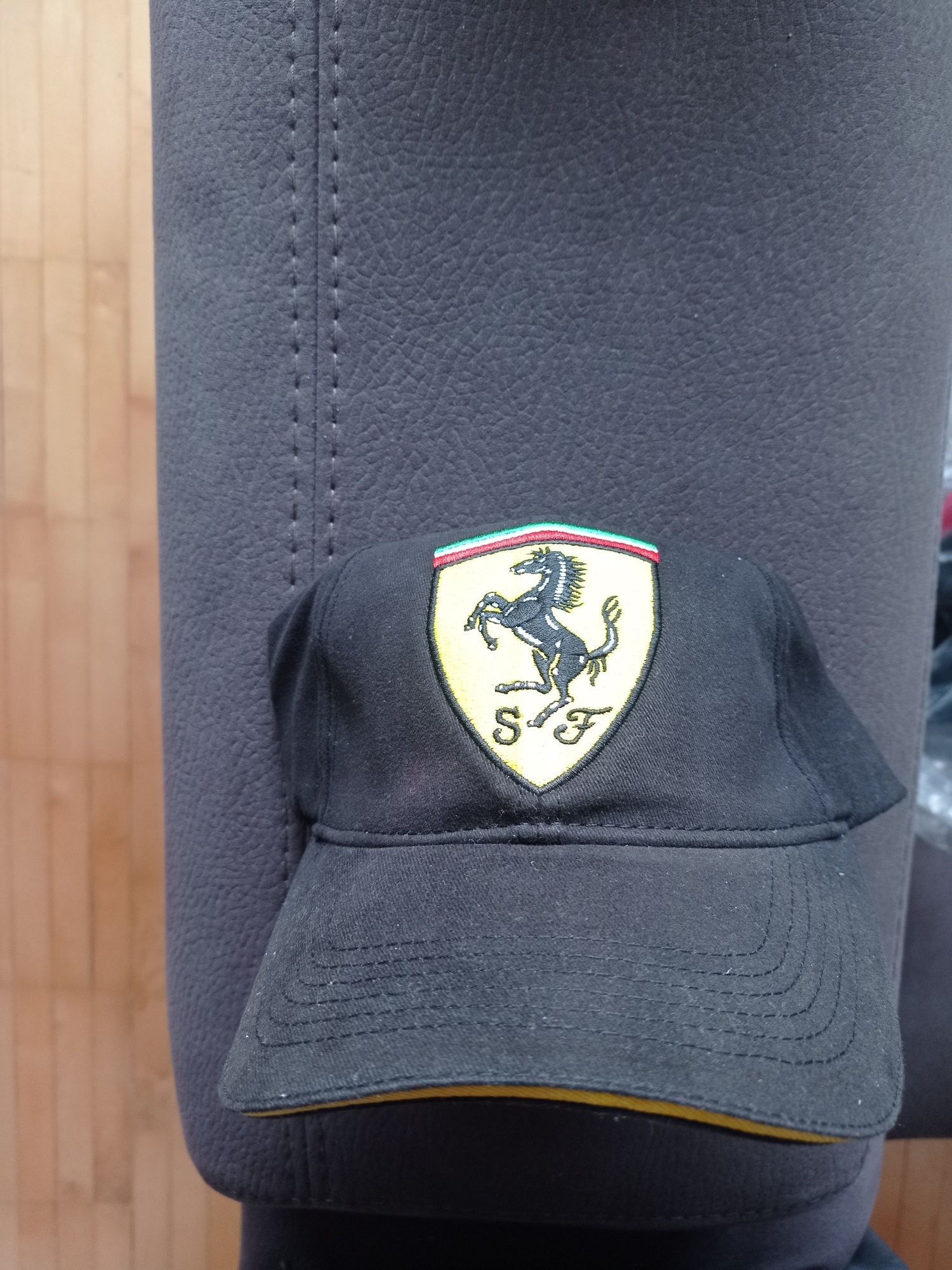 Czapka z daszkiem Scuderia Ferrari czarna