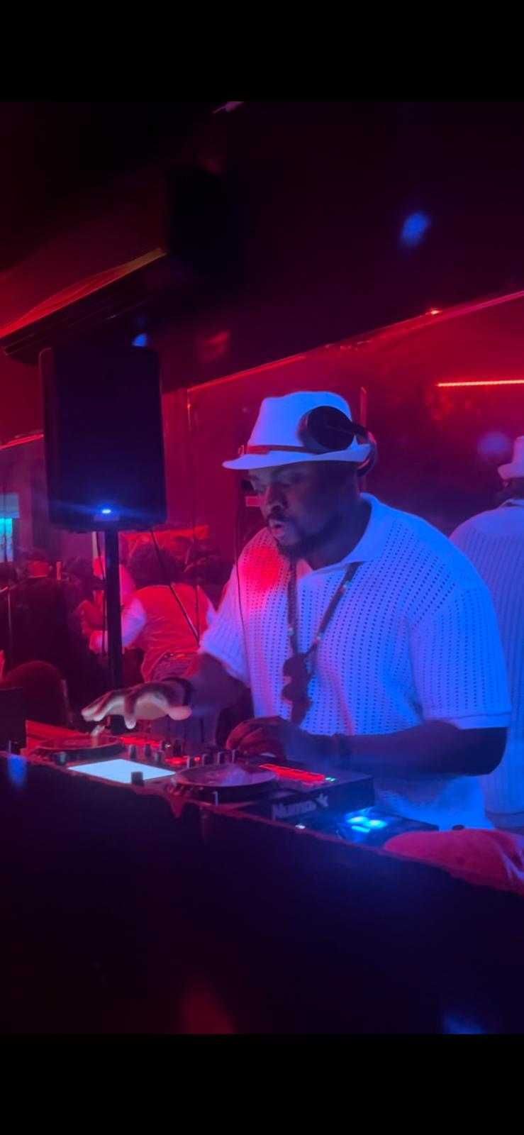 DJ PARA TODOS OS EVENTOS/ F- ANGOLANAS E PORTUGUESAS-LISBOA/MARGEM SUL