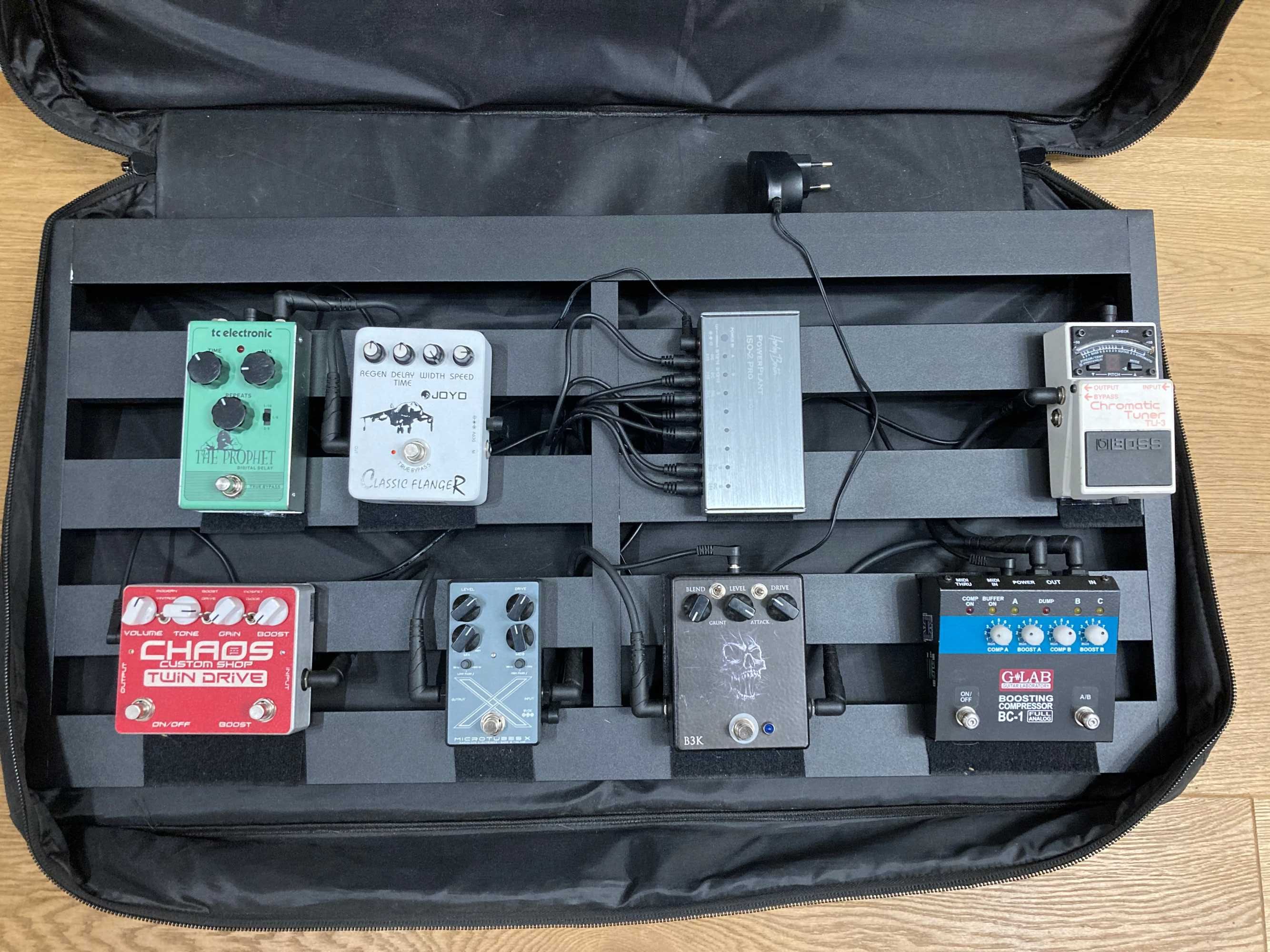 RockBoard Arena pedalboard 81 x 40 cm z pokrowcem Gig Bag