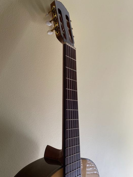 Guitarra clássica APC ANTÓNIO CARVALHOcompletament nova ofereço estojo
