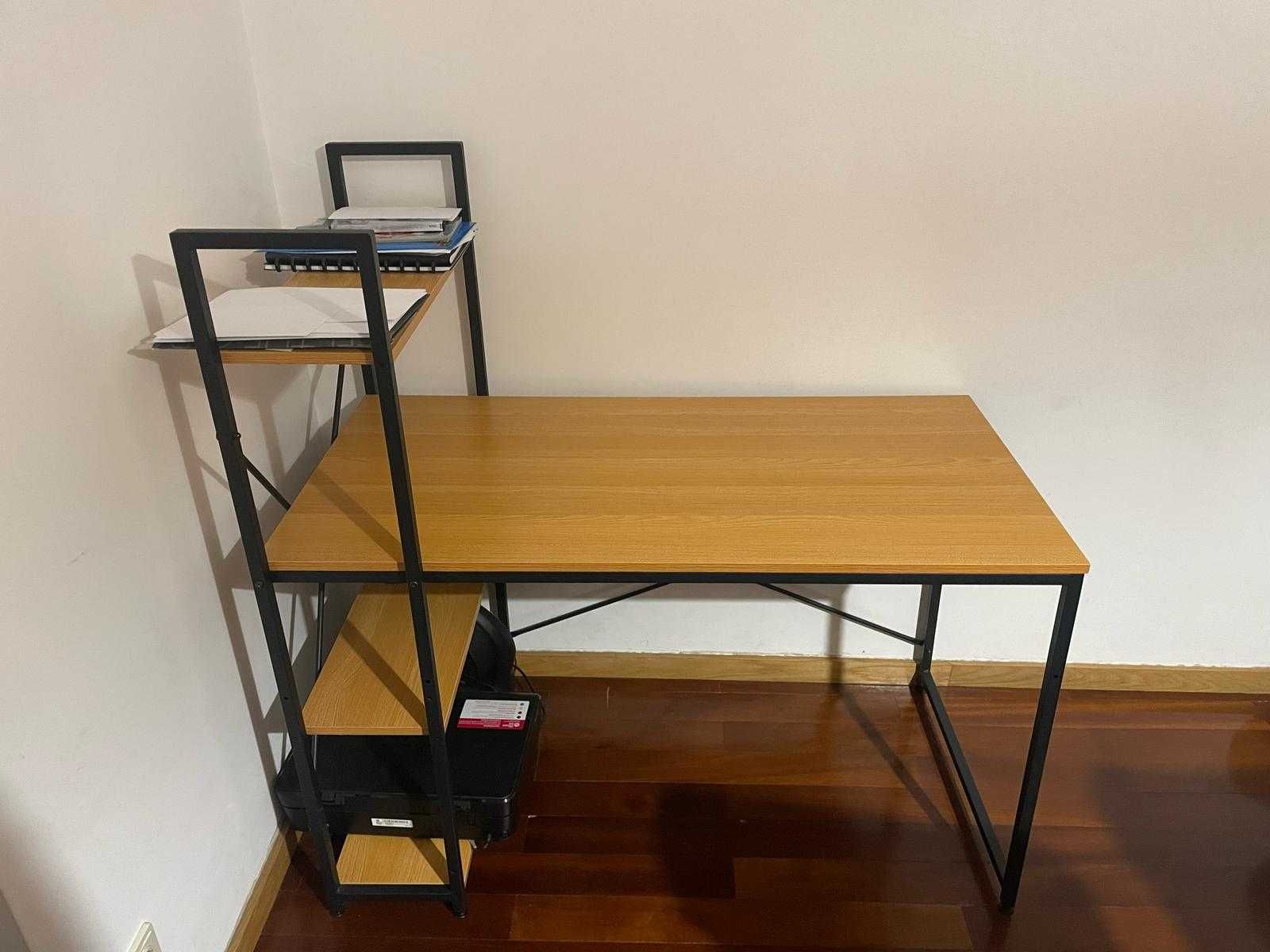 secretaria com prateleiras