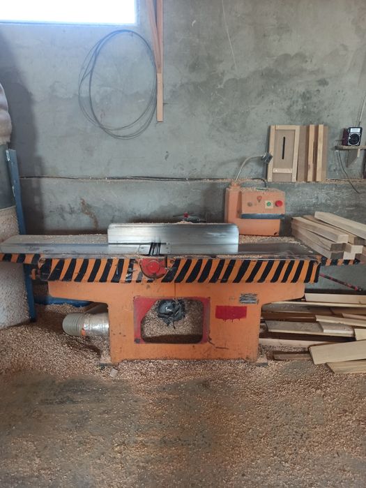 Столярне виробництво, деревообробні станки.