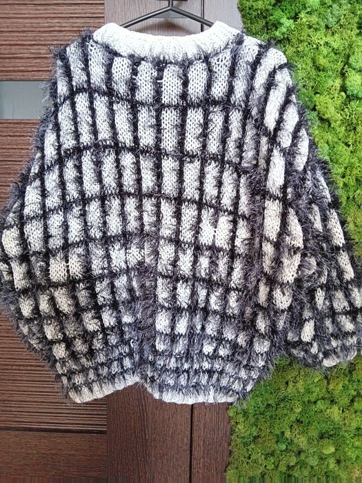 Sweter black&white rękodzieło dla  szczupłej odważnej dziewczyny