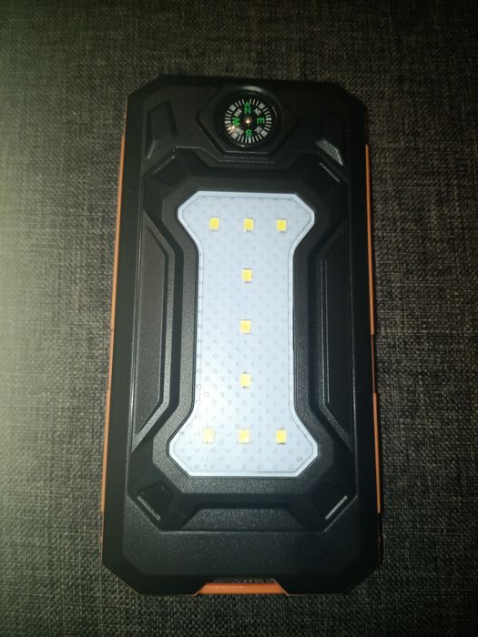 Повербанк з сонячною батареєю та ліхтарем  9000 мАг