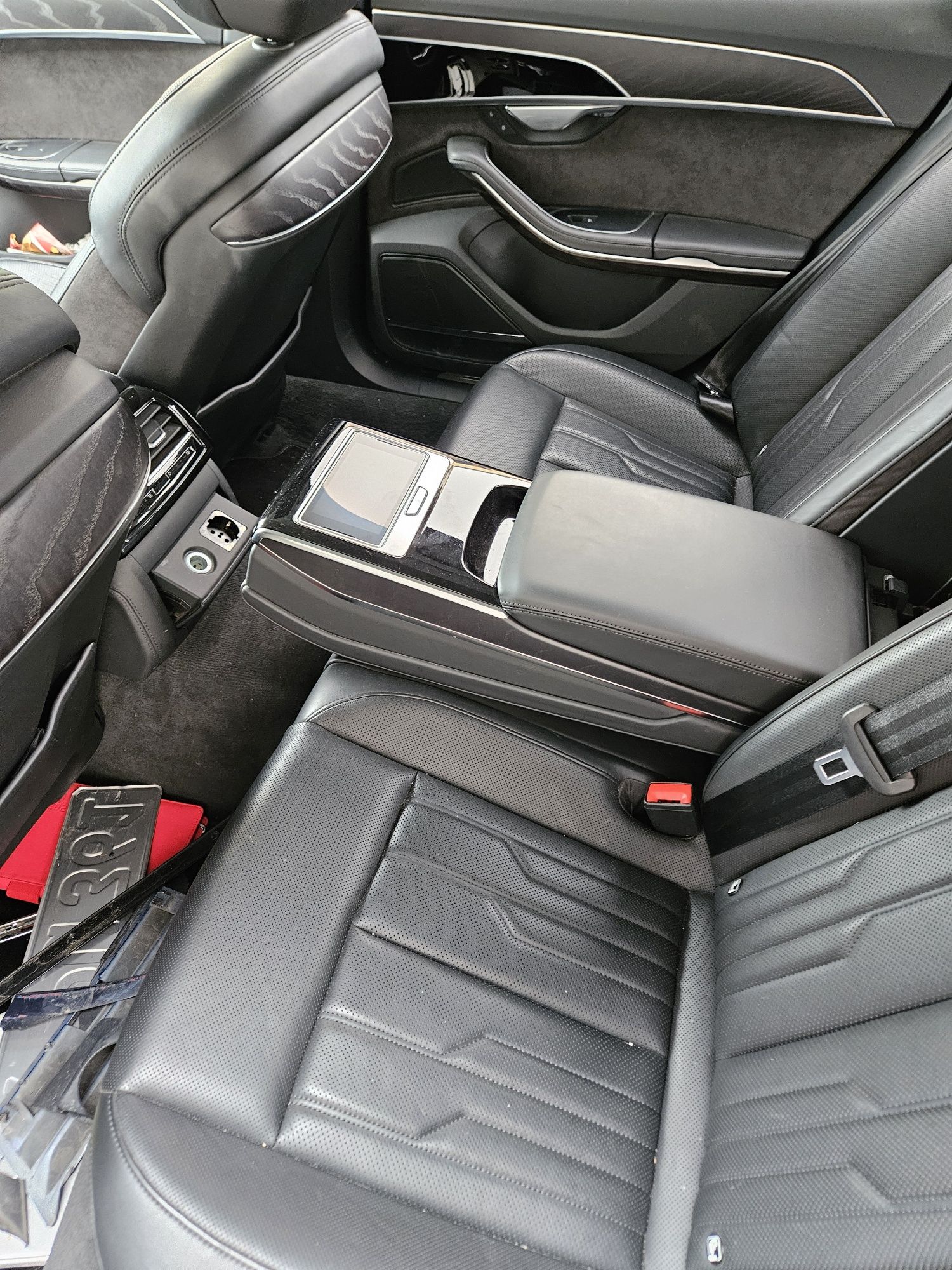 Audi A8 uszk9dzone jeżdżące