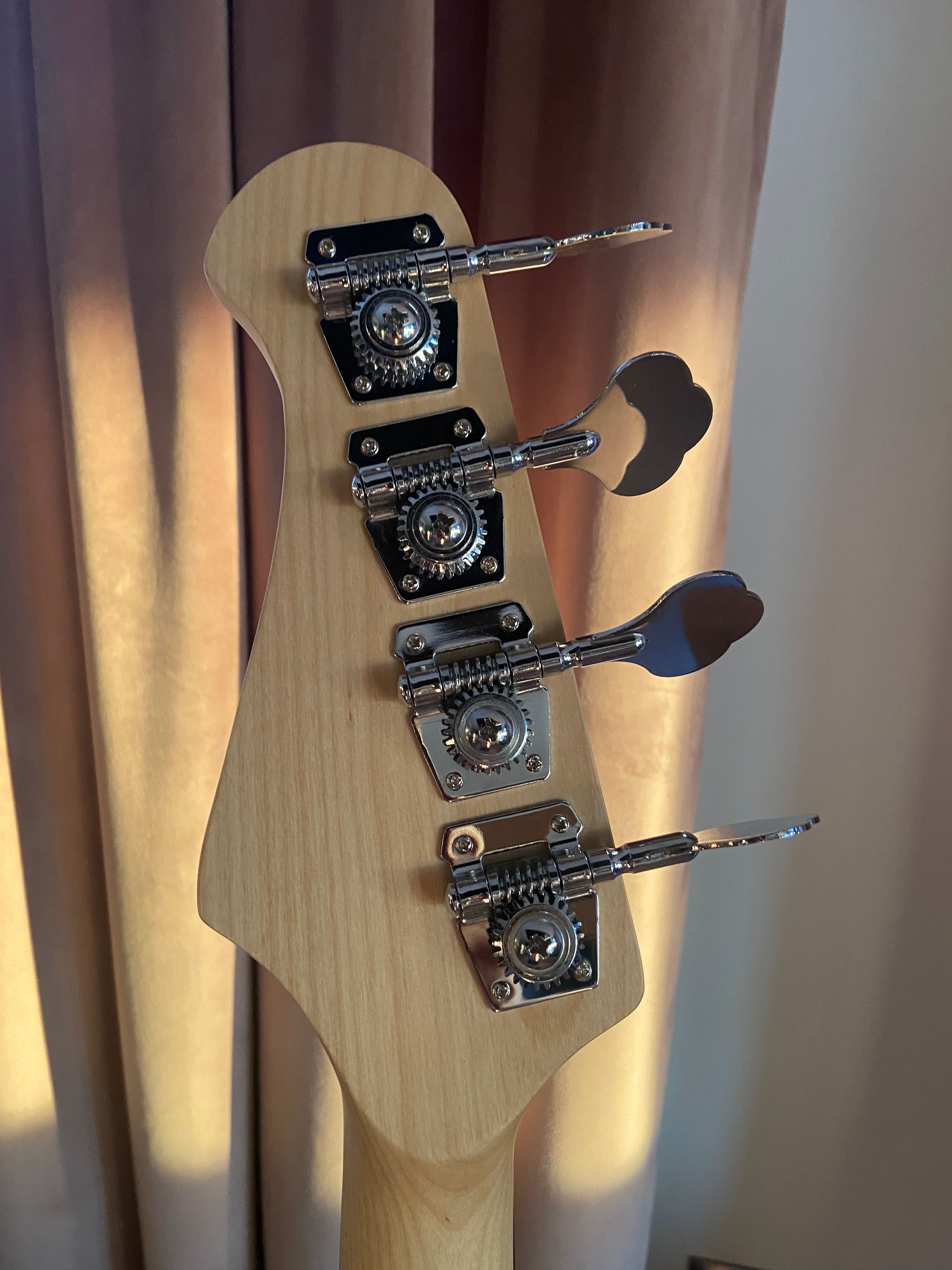Rocktile Groover's Pack PB Gitara basowa elektryczna Sunburst