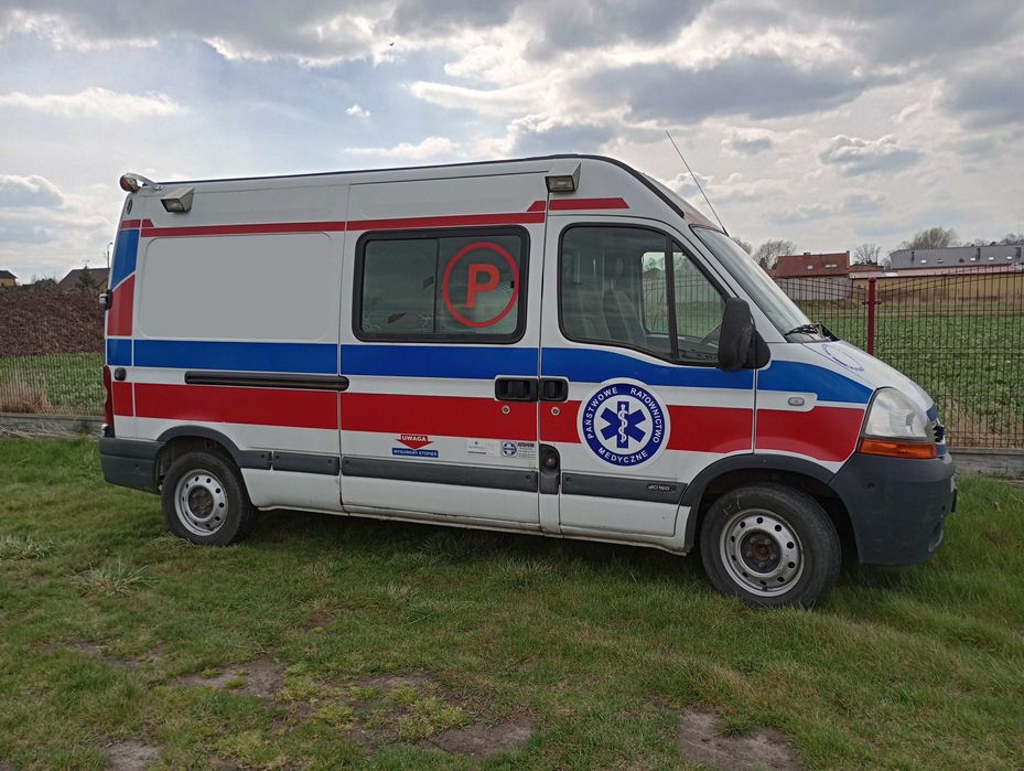 Sanitarny Ambulans Karetka Renault Master 2009 R Kamper Warsztat