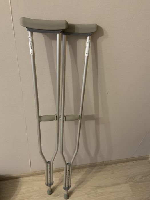 Продам костыли подмышечные