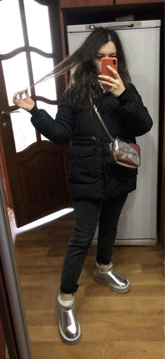 Жіноча чорна зимова куртка