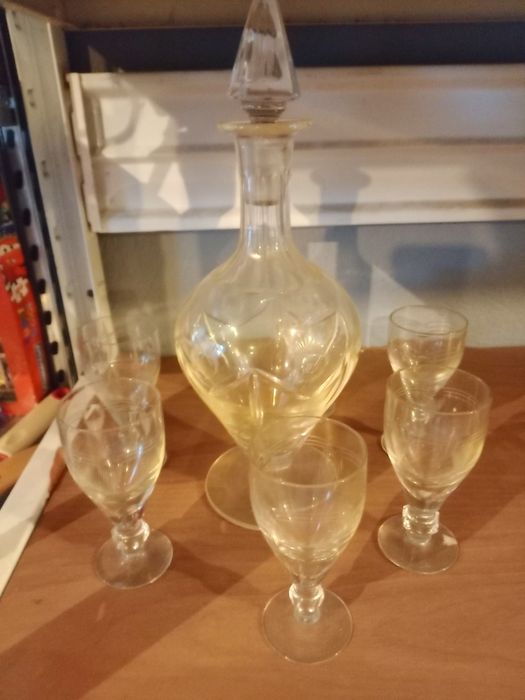 Conjunto de licoreira e 6 copos