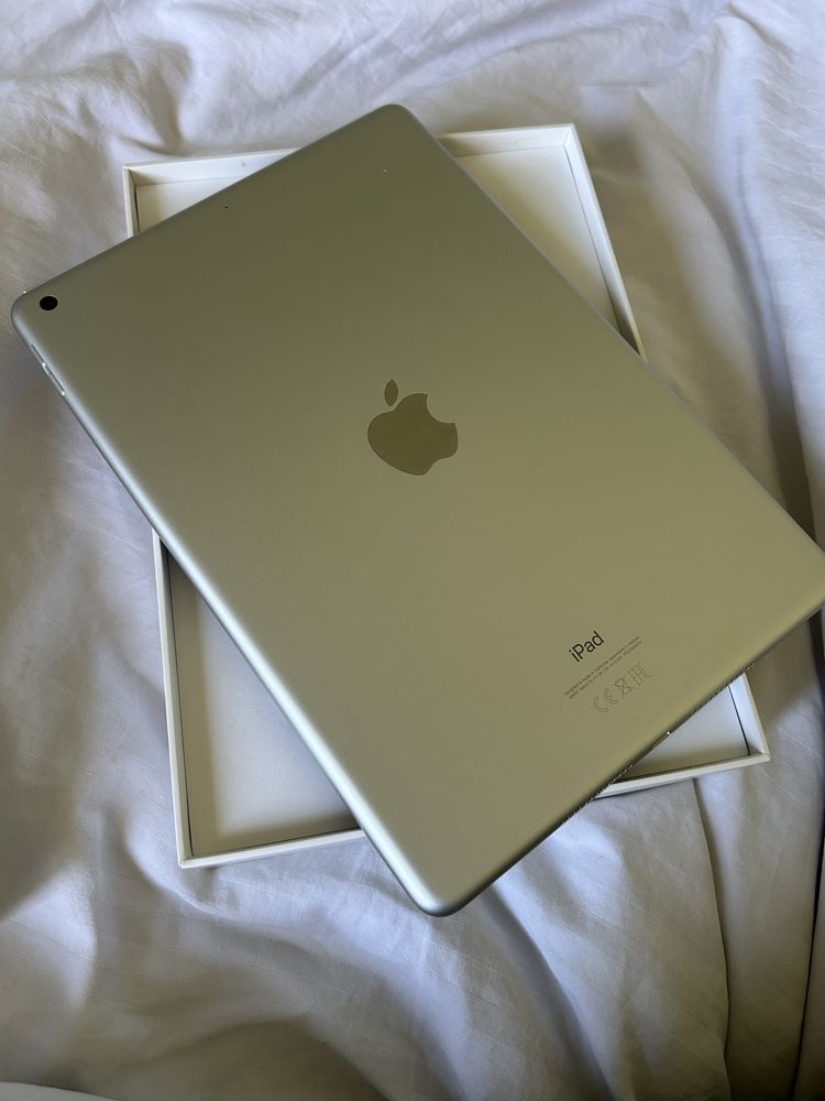 Планшет Apple iPad 10.2 64GB, Wi-Fi (Silver) 2021 (MK2L3)