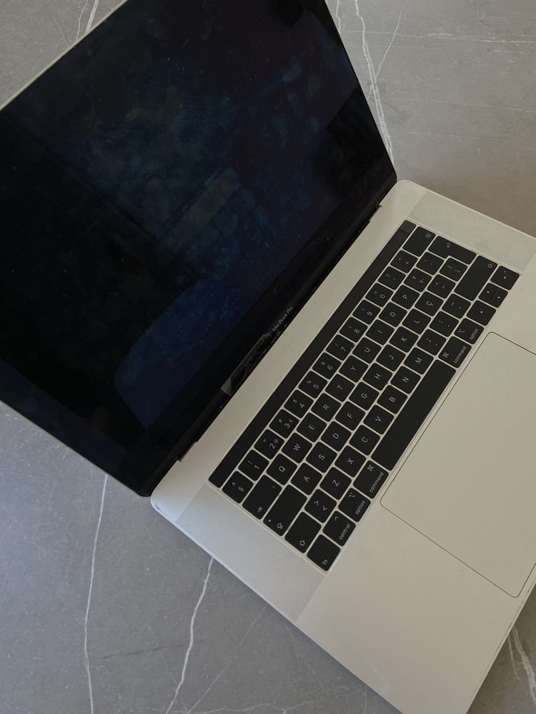 MacBook Pro 2019 i7