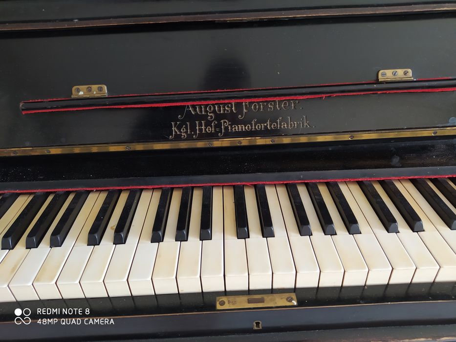 Пианино August Forster